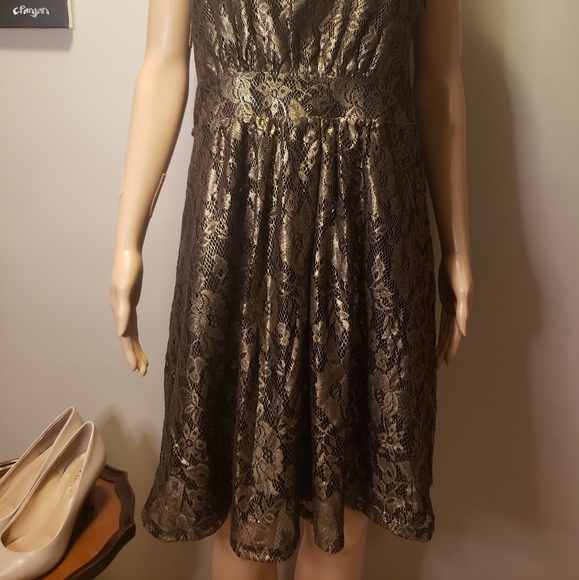 Black Gold OASIS Lace Dress - Picture 2 of 12
